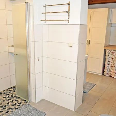 Bauernkaten Mit Terrasse Und Kamin Bei Stahlbrode منزل للإقامة