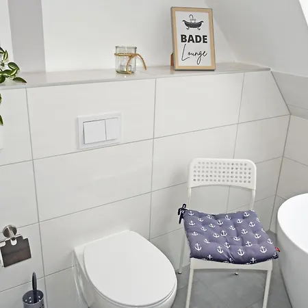 Bauernkaten Mit Terrasse Und Kamin Bei Stahlbrode منزل للإقامة *