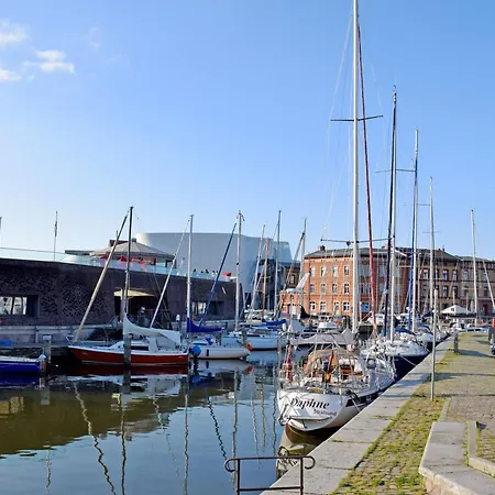 Bauernkaten Mit Terrasse Und Kamin Bei Stahlbrode منزل للإقامة