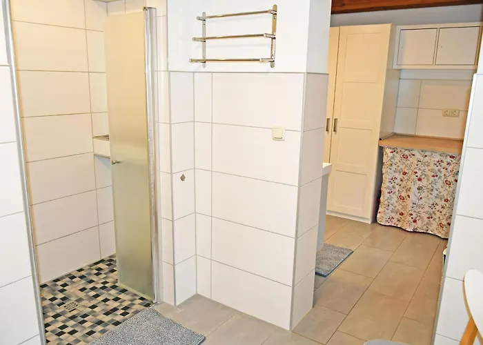 Bauernkaten Mit Terrasse Und Kamin Bei Stahlbrode Проживание в семье