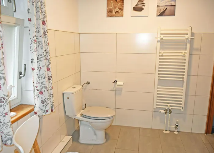 Проживание в семье Bauernkaten Mit Terrasse Und Kamin Bei Stahlbrode *