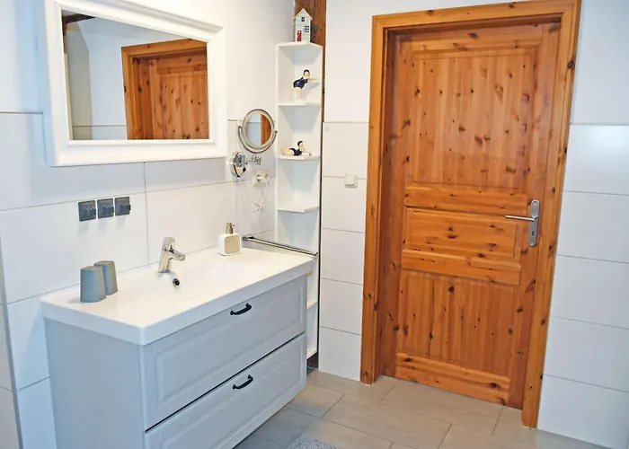 Bauernkaten Mit Terrasse Und Kamin Bei Stahlbrode Проживание в семье Falkenhagen (Mecklenburg-Vorpommern)