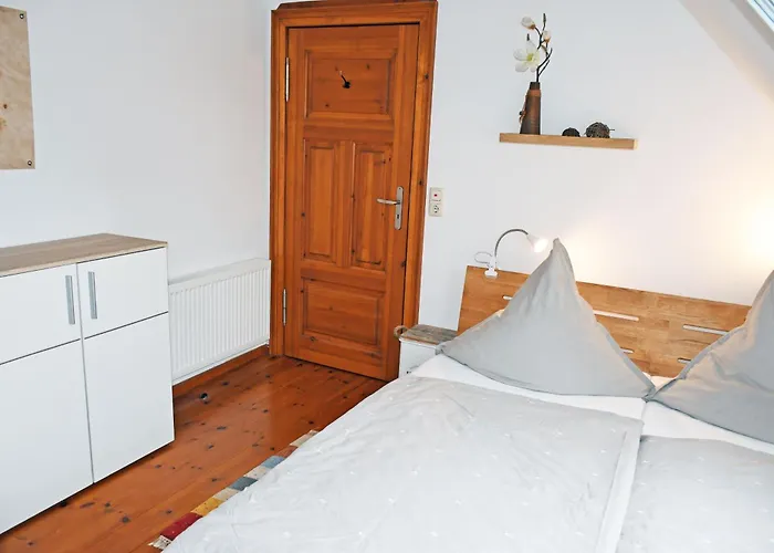 Проживание в семье Bauernkaten Mit Terrasse Und Kamin Bei Stahlbrode *