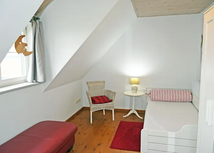 Bauernkaten Mit Terrasse Und Kamin Bei Stahlbrode Проживание в семье Falkenhagen (Mecklenburg-Vorpommern)