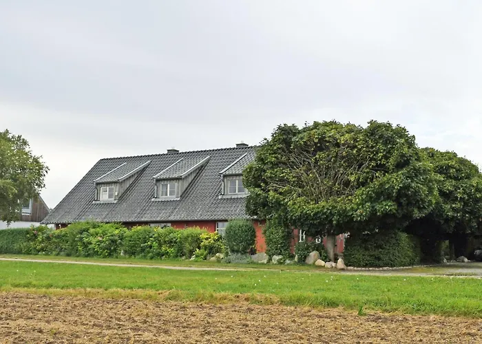 Bauernkaten Mit Terrasse Und Kamin Bei Stahlbrode Проживание в семье Falkenhagen (Mecklenburg-Vorpommern)